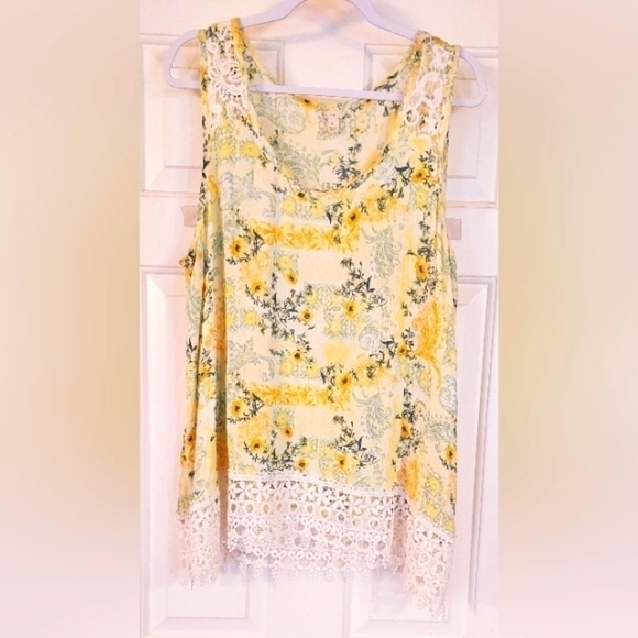 EST. 1946 Yellow Sleevless Crocheted Detailing Tank Size XL. - Picture 1 of 3